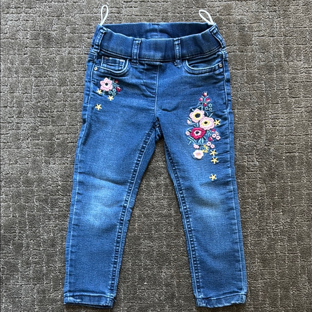 Blue Jeans with Elastic Waist and Colorful Embroidery